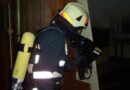T: Altes Bauernhaus durch überhitzten Kachelofen in Brand geraten