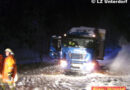 Sbg: Winterliche Lkw-Seilwinden-Bergung in Thalgau