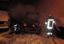 T: Abgestellter Pkw beginnt im Motorraum zu brennen