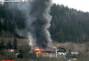 Stmk: Wirtschaftsgebäude in 800 Meter Seehöhe komplett in Flammen