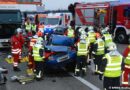 Nö: Pkw steckt unter Sattelanhänger -> Fahrer eingeklemmt