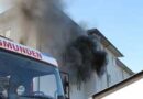 Oö: Wohnungsvollbrand in Gmunder Mehrparteienwohnhaus
