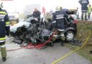 Oö: Pkw-Lenker bei Unfall mit Lkw im Fahrzeug eingeklemmt