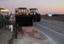 Nö: Baumaschine blockiert eine Fahrspur und verliert Öl