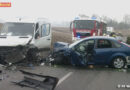 Oö: Frau nach Kollision mit Transporter in Pkw in Wartberg/Krems eingeklemmt