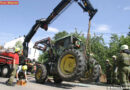 Oö: Radverlust bei Traktor -> Kraneinsatz in Fraham