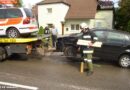 Oö: Aufräumarbeiten nach Verkehrsunfall mit Einsatzfahrzeug in Ohlsdorf