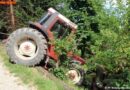 Nö: Traktor machte sich selbstständig und blieb steil stecken