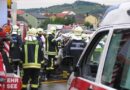 Bgld: VU mit mehreren eingeklemmten Personen im Kreisverkehr Jois