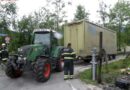 Oö: Lastwagen auf Gleiskörper hängen geblieben