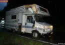 Nö: Wohnmobil stürzt  fünf Meter tief in Türnitz-Bach