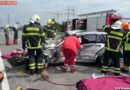 Oö: Eingeklemmte Person von Feuerwehr aus Unfallwrack befreit