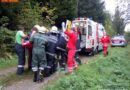 Stmk: Feuerwehr und Rettung bergen verunfallten Forstarbeiter