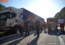 T: Überhitzte Bremsen eines Lkw führen zu einem Brandeinsatz