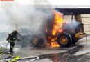 Oö: Radlader in Sägewerk in Vollbrand -> Flammenübergriff verhindert!