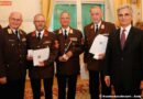 W: Ehrung von Feuerwehrleuten durch den Bundeskanzler