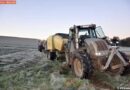 Oö: Traktor kippt über eine ein Meter hohe Böschung