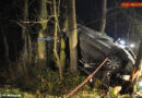 Oö: Pkw hängt nach Unfall in Baum
