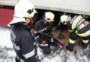 Stmk: Sattelzug verunfallt auf der A9 vor dem Tunnel Wald