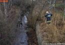 Nö: Feuerwehr und Rotes Kreuz retten Person aus einen Bach
