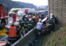 Stmk: Pkw zwischen Betonleitschiene und Lärmschutzwand eingeklemmt