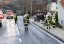 Oö: Glatteisunfall in Wilhering -> Pkw seitlich gegen Hausmauer