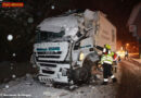 Oö: Lkw in Alkoven gegen Supermarkt-Gebäude gekracht (+Video)