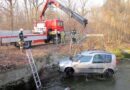 Nö: Pkw rollt in einen Kanal -> Fahrzeuglenker tot in der Au aufgefunden