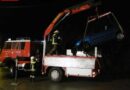 Nö: Pkw kommt von der Straße ab und prallt gegen eine Mauer