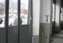 Südtirol: Lkw schiebt Polizeifahrzeug und Pkw krachte in Steegener Feuerwehrhaus