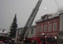 Oö: Vollbrand eines Dachstuhl mitten im Ortsgebiet