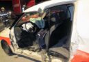 Nö: Schwerer Unfall auf der B21 -> Fahrzeuglenker im Wrack eingeklemmt
