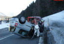 Stmk: Verkehrsunfall mit eingeklemmter Person auf der B145