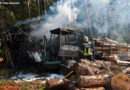 Oö: Explosionsartige Brandausbreitung -> Acht Wehren bei Forwarder-Brand