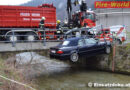 Nö: Pkw bei Unfall in Pernitz in Bach gestürzt