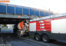 Nö: Mischwagen steckt unter Brücke -> Problemlösung mit 12.000 l Wasser
