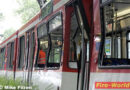 D: Radlader berührt fahrende Straßenbahn mit Schaufel -> 3 Verletzte