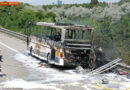 Nö: Reisebus auf der A2 bei Wiener Neudorf in Vollbrand