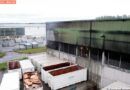 Nö: Müllberge in einer Lagerhalle in Vollbrand