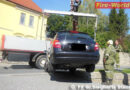 Nö: Aufsitzenden Pkw mit Kran geborgen