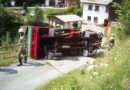 Ktn: Klein-Lkw droht nach Unfall abzustürzen