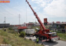 Nö: Umgestürzter Lkw-Anhänger macht Kraneinsatz erforderlich