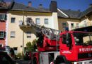Stmk: Feuerwehr unterstützt Rettung beim Abtransport einer Person