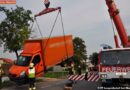 Nö: Klein-Lkw fuhr auf eine Betonbarriere auf