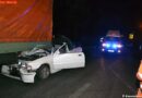 T: Auffahrunfall auf der A12 – Pkw schiebt sich unter einen Lkw