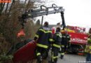 Oö: Pkw macht sich selbstständig und rollt in einen Graben