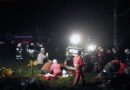 Oö: Drei Personen nach Unfall im Fahrzeug eingeklemmt -> 2 Tote