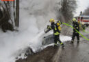 Nö: Pkw Brand mit vermuteter Menschenrettung auf der L2004