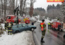 Oö: Autobergung nach Verkehrsunfall auf der B 124 bei Mistelbach