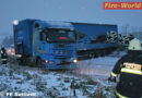 Oö: Zwei Fahrzeugbergungen auf schneeglatter B 122 bei Sattledt